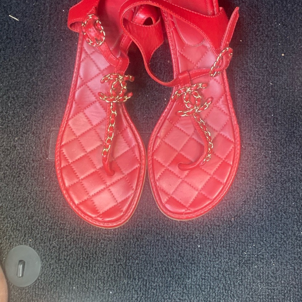 CHANEL Red Quilted Sandals with Chain Accent